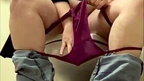 Kencing Sambil Bau Seluar Dalam & Kongkek Tandas Awam Gila Dalam Bilik Air Liar