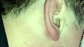 Ăsta bi băiat dă muie mișto?