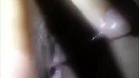 Aiii caralho, novinha mostrando corpo ao som de funk, bucetinha pingando.