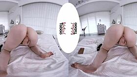 hey, jia masturbates her shaved pussy to orgasm in the bedroom 😏