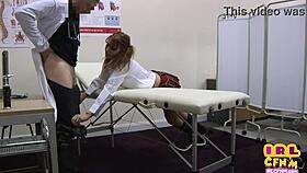 هل تستطيع هذه العاهرة الجامعية التعامل مع ثلاثية في المستشفى؟