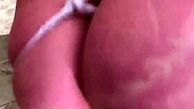 Горячая сводная сестра делает DP с игрушками в душе