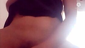 Mi alice jugando con juguete.