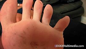 i'm nikki stepbrooks, worship my stinky feet, babe