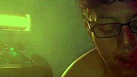 chica de lentes giving me a blowjob at work 😏