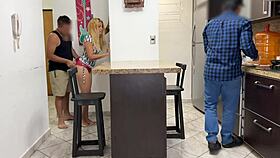 يا إلهي! لاتينية ميلف منحنية من قبل صديق الزوج في عمل جامد!