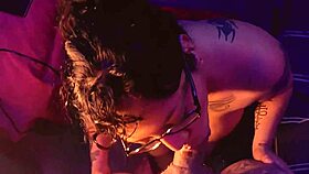 chica de lentes giving me a blowjob at work 😏