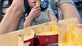 mi amigo me usa como postre y se viene adentro