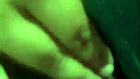 Aiii caralho, novinha mostrando corpo ao som de funk, bucetinha pingando.