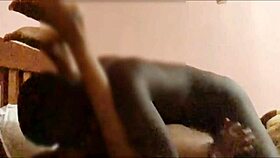 Йо, глянь секси эбони милф делает глубокий минет и скачет на хуе как профи!