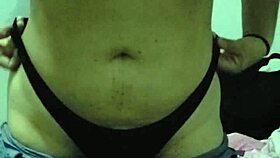 Novinha Safafa Que Sabe Provocar Com Peitos Pequenos