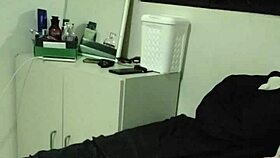 Novinha Safafa Que Sabe Provocar Com Peitos Pequenos