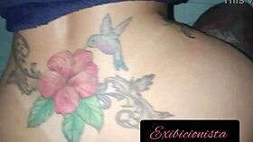 Loira gostosa fodendo no pelo com o comedor completo no red.