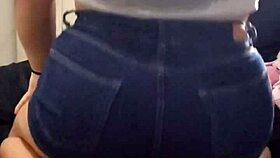 Novinha Safafa Que Sabe Provocar Com Peitos Pequenos