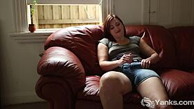 Yanks Minx Pandora Rubs Her Strapon to Climax