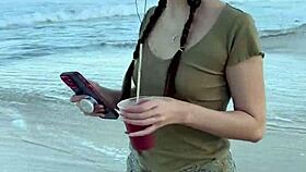 Melina Khalifa se dobla en el bosque para extraños