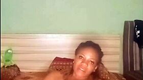 vivi queen solo masturbates 😍