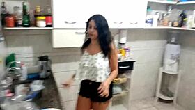 Sarah rosa cooks a sexy hamburger