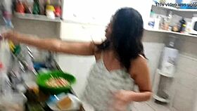 Sarah rosa cooks a sexy hamburger