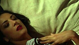 Ehi schiavo, senti il mio tocco mentre ti faccio venire, ordina Erica