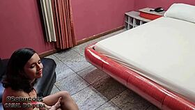 Bastidores da gravação com a baixinha safada fodendo com vários machos e ganhando muito leite.