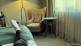 OMG, nevlastní máma sdílí postel a náhodou i prdel se mnou, nechtěla to…