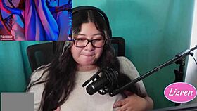 Lizren reacts to this amateur porn model 😂