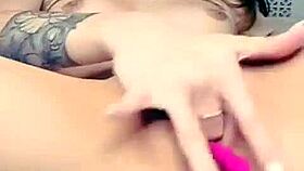 Beautiful girl with perfect body chats on web - chaturbate