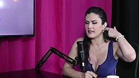 ela começou como acompanhante em um momento de dificuldade e não se sentia digna em ter um relacionamento - amanda smell sheer red lingerie group swingers.