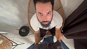 homem barbudo chupa 41 paus em mamada completa no red