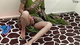 इंडियन स्टीपमॉम डैड के पीछे स्टीपसन से हॉट किचन सेक्स करती है