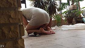 amateur flashing skirt upskirt trim