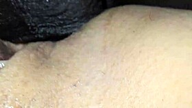 多汁拉丁美女呻吟：‘现在感受我的特写肛交和喷水！’