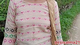 فتاة ديسي ساخنة تشعر بألم طيز شديد في الهواء الطلق