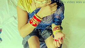 Ne morem nehati pofukati mojo vročo indijsko mačeho v pisarni z hindijskim govorom