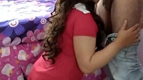 Ho spiato mio zio che scopa con mia sorella! Mi eccita vederli in casa reale!