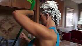 deauxma gives a shampoo and blowjob