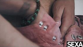 Se denne søde pige komme i hed 69 med hængt elsker