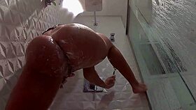 Amateur Eats Sister-In-Law's Pussy In Shower - Anarothbardreal