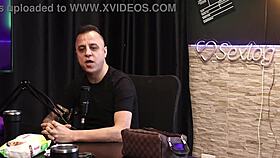 Safada faz um boquete apos ouvir ele falar sobre colocar a camisinha para a pessoa ver - freddy o rei do dogging toda hora sem parar sheer red