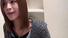 Вау, эта китайская экс-CEO жена оторвалась с молодым 18+ хостом!