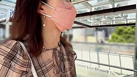 La femme de carrière Chiharu s'adonne à du doggystyle amateur japonais.