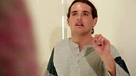 Aman Tanrım, muhteşem üvey anne üvey oğlu için bacaklarını açıyor! 😍