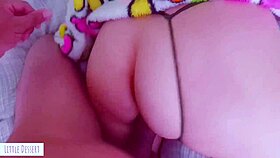 مراهقة 18+ صغيرة جداً تُنيك بقسوة في جلسة برية