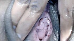 she into gaping? tell me how she takes that fist!