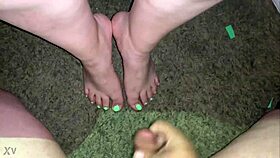 i cum all over my gf's pretty feet and toes in pov