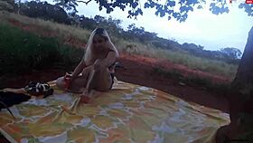 enfiei a pica na loirinha no meio da estrada em publico assista completo no xvideos red.