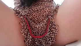 Garota Safada, Senta E Insina Sua Buceta Grande Sem Calcinha!