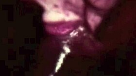 Vintage międzyrasowy seks rozwija się z surową owłosioną pasją w retro scenie