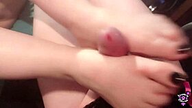 Shemale Polieana Milks Jessica Bloom's Girlcock with Footjob